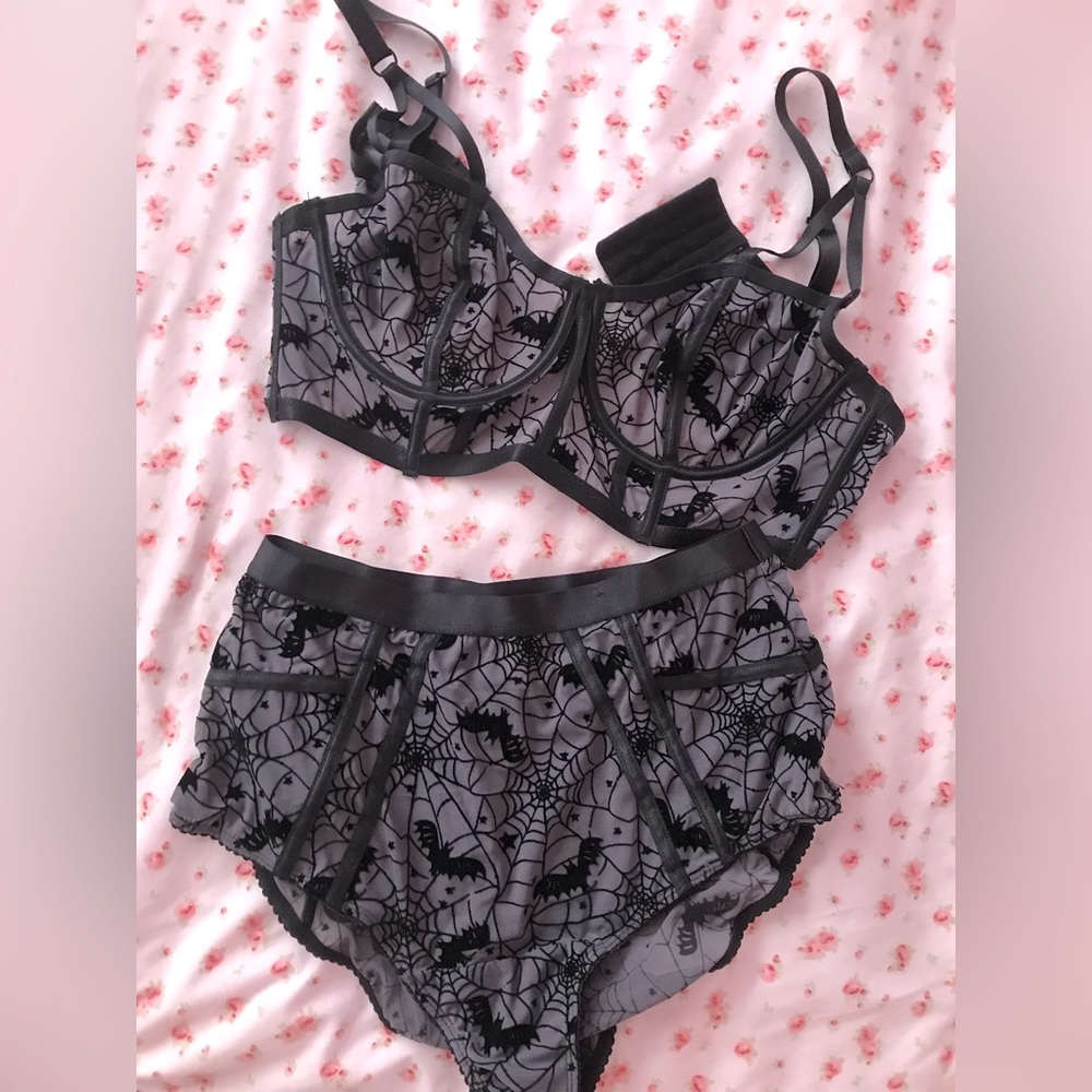 Torrid Halloween bra/panty lingerie set